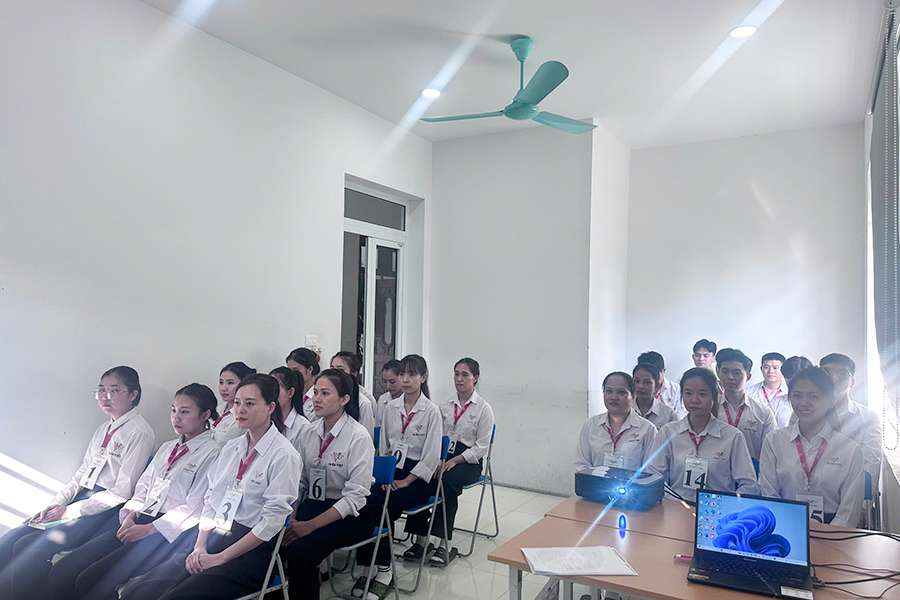 Đơn hàng đúc nhựa Aichi Nhật Bản