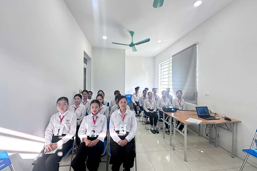 Đơn hàng đúc nhựa Aichi Nhật Bản